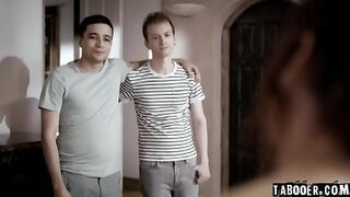 ينيكون أمهم سويتا - سكس محارم جماعي مترجم طويل كامل