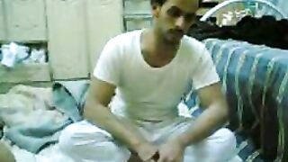 تحب صاحبها وقررت تصوره اثناء النيك